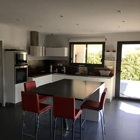 Quatre Faces: Spacious Garden Retreat With Pool * Villeneuve-de-la-Raho