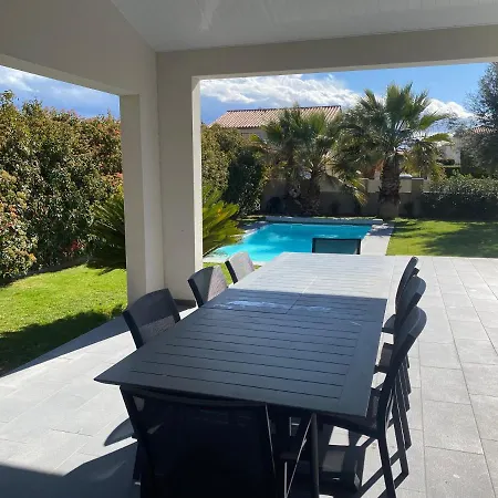 Quatre Faces: Spacious Garden Retreat With Pool Villa *
