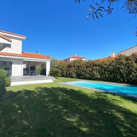 Villa Quatre Faces: Spacious Garden Retreat With Pool