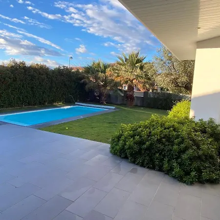 Quatre Faces: Spacious Garden Retreat With Pool Villa Villeneuve-de-la-Raho