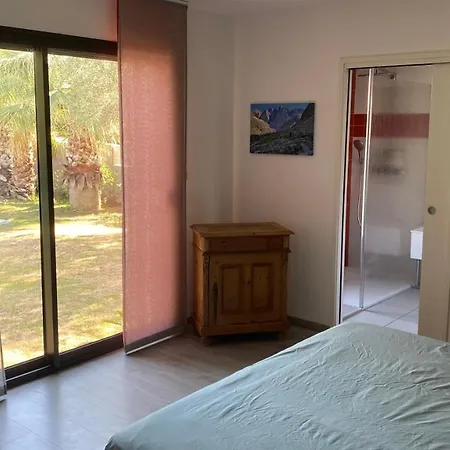 Villa Quatre Faces: Spacious Garden Retreat With Pool *